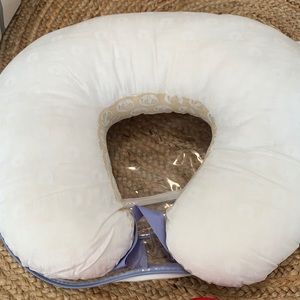 Boppy nursing pillow insert